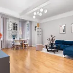 Modern Apartment - Luxury Neighborhood - 4 Pax