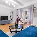 Modern Apartment - Luxury Neighborhood - 4 Pax